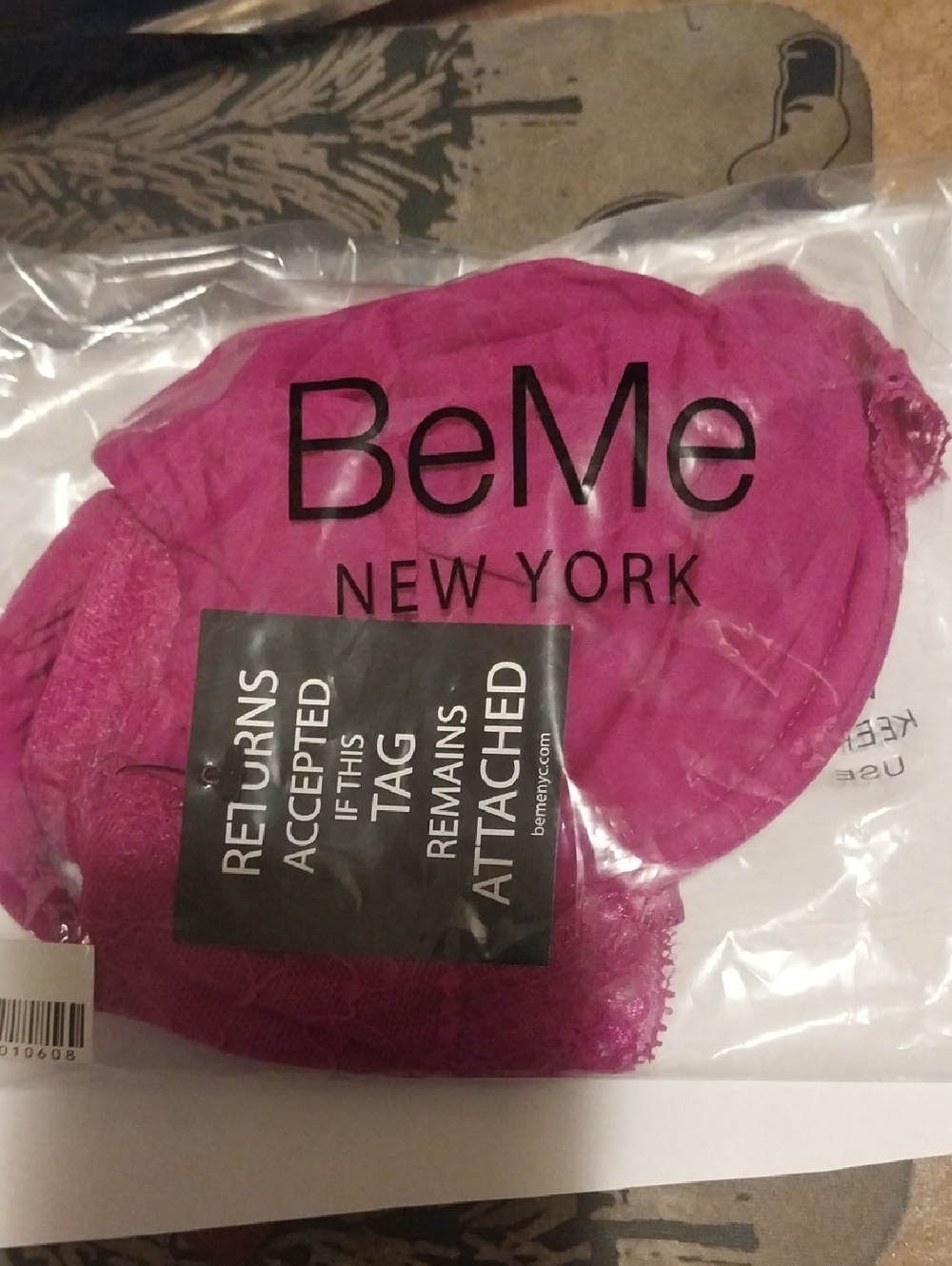 BeMe New York NWT Unlined Underwire Demi Cup‎ Bra Size 34B Magenta Lace Trim